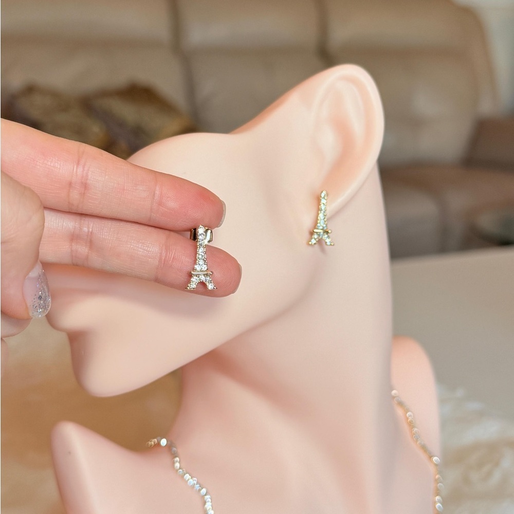 Gold Eiffel Tower Earrings. - Picture 5 of 9
